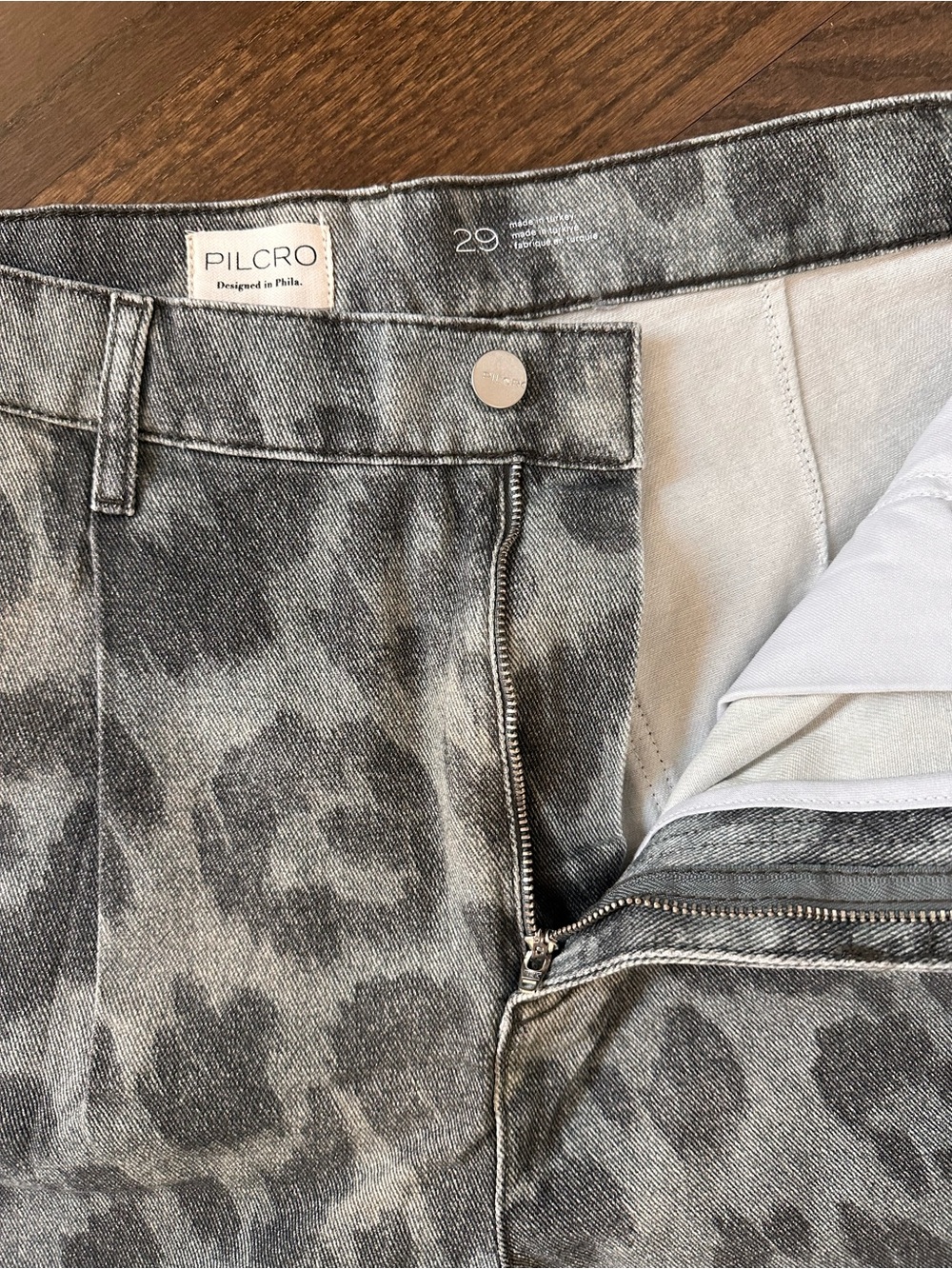NWT sz 29 Pilcro Leon Double Hem High Rise Wide Leg Cuffed Jeans grey leopard - Picture 8 of 10